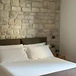 Olivia Rooms Teocrito